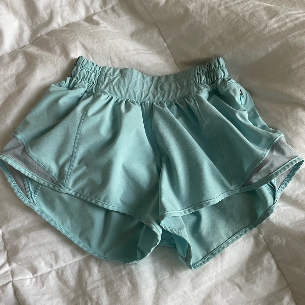 Lululemon icing blue Hotty hot shorts Sz 0